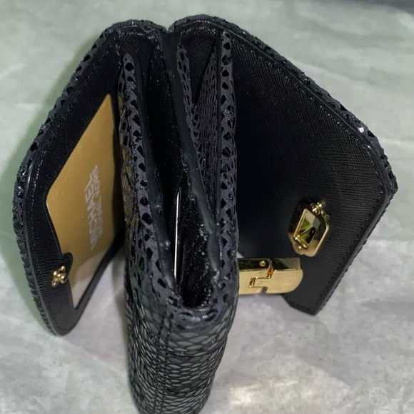 Michael Kors Women's Trifold Embossed leather Wallet BLACK New - Picture 8 of 8